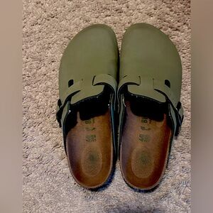 Birkenstock clogs - size 40 or 9.5; like new!